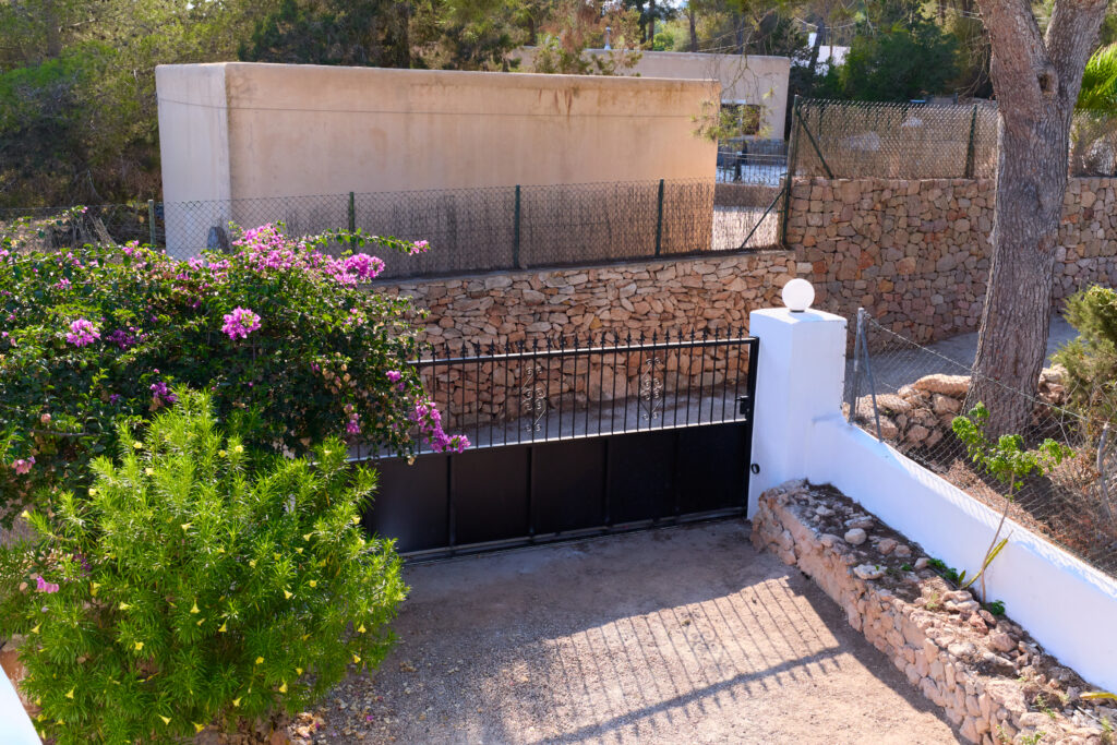 Entrance 1 - Can Pardis