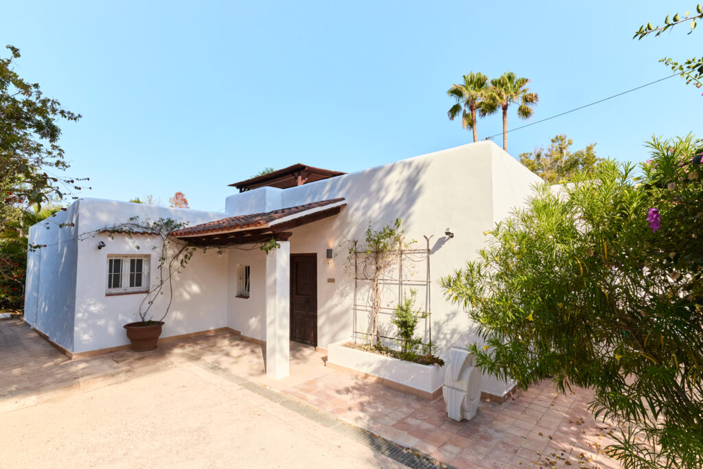 Entrance 2 - Can Pardis