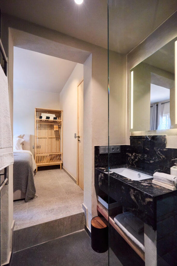 First Bedroom 4 - Can Pardis