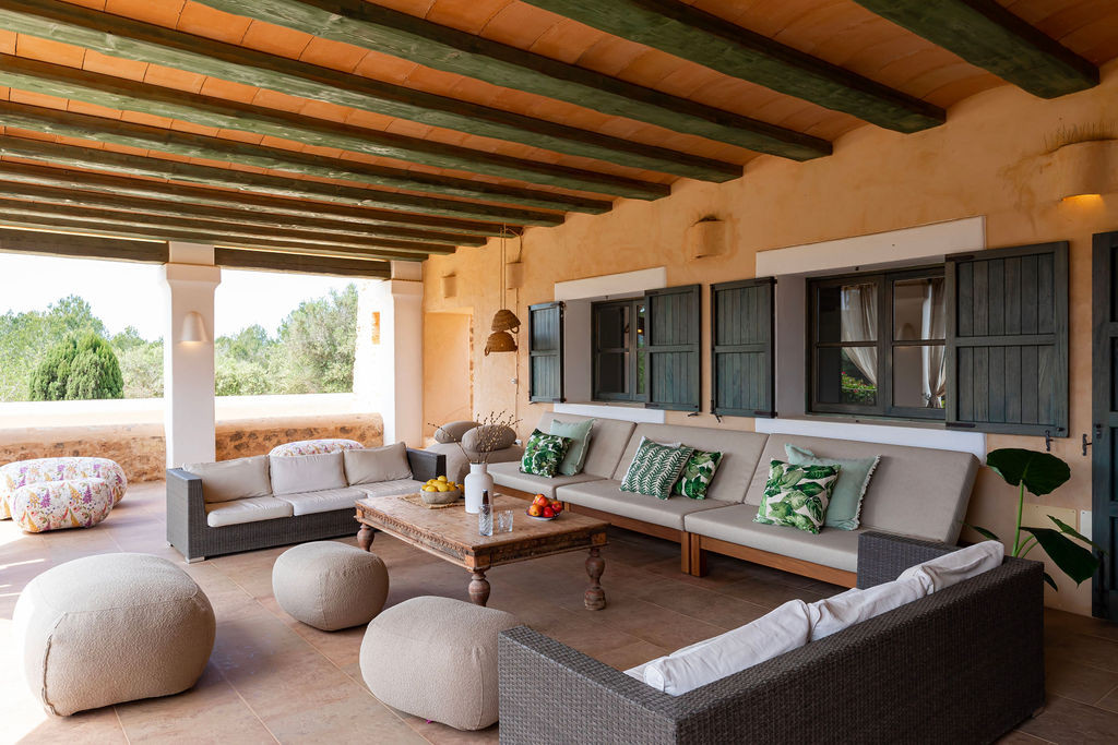 CR-UPSTAIRS TERRACE2