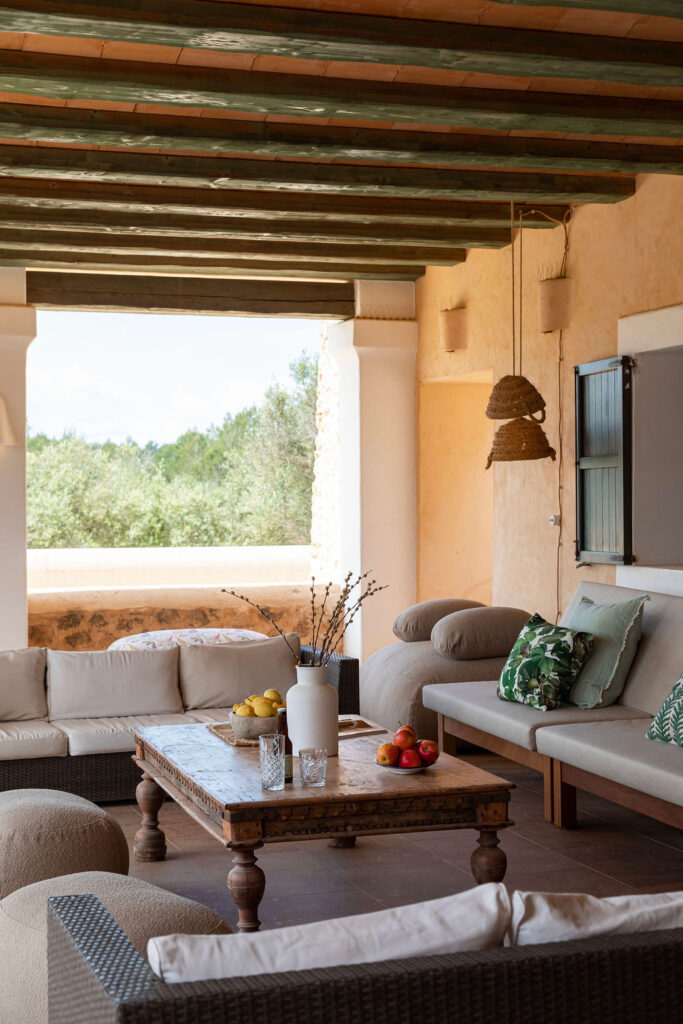 CR-UPSTAIRS TERRACE4