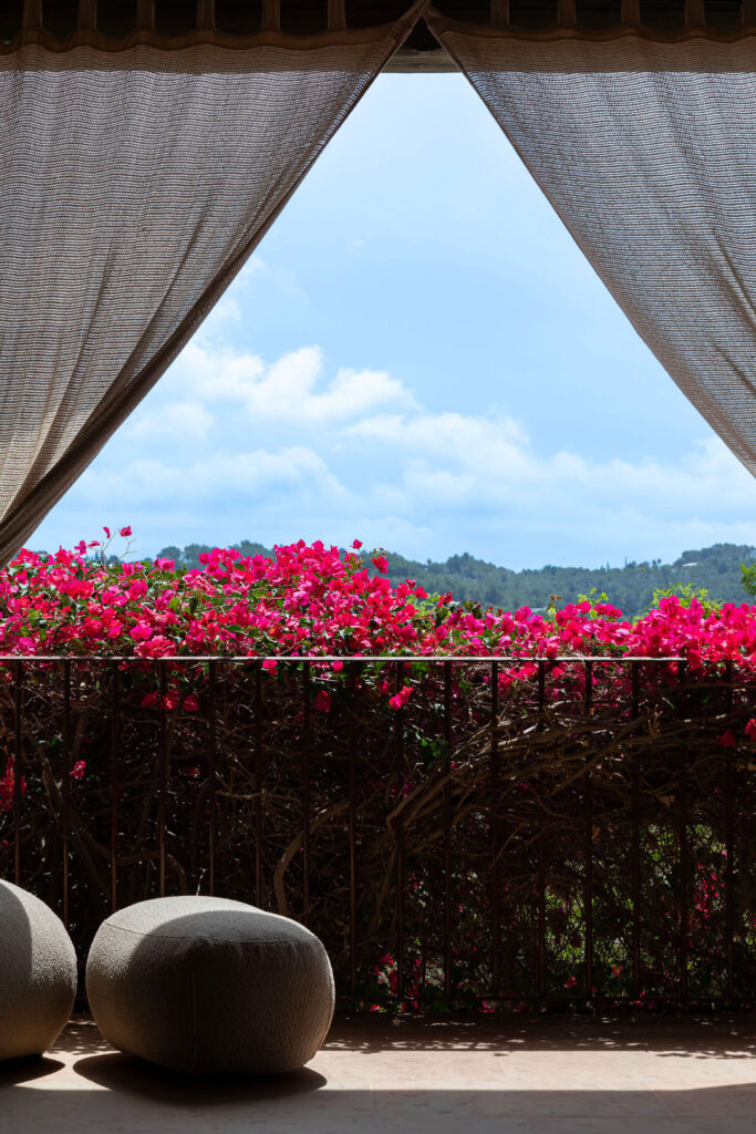 CR-UPSTAIRS TERRACE6